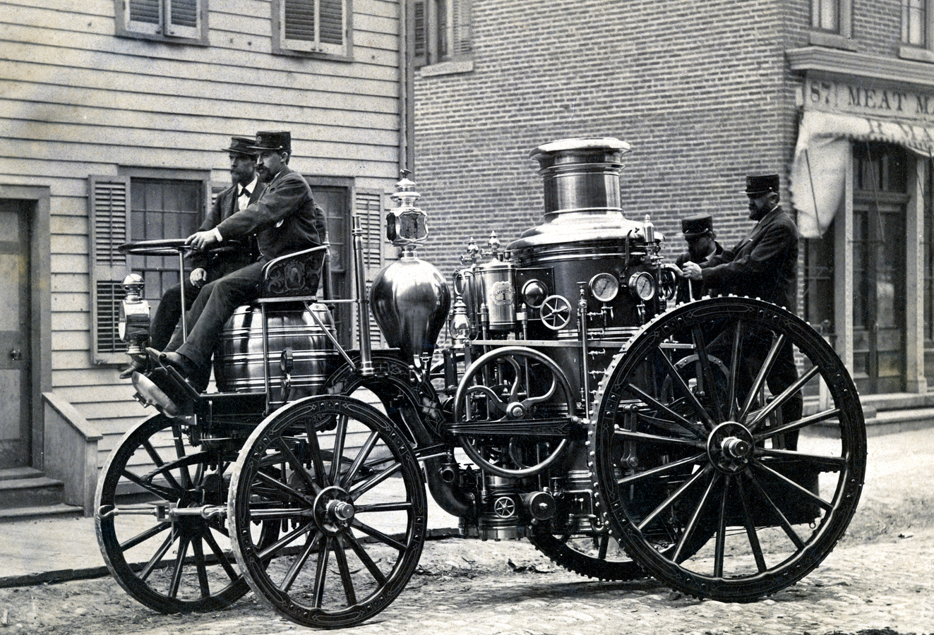Первый в мире паровой двигатель. Паровой автомобиль 1910. Первый паромобиль в мире. Первый паровой автомобиль. Автомобиль с паровым двигателем.