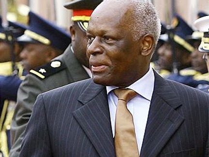 Jose Eduardo Dos Santos, presidente de Angola desde septiembre 10 de 1979