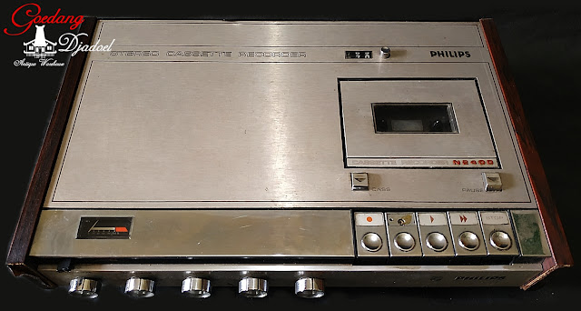 Radio Antik merk philips N2400