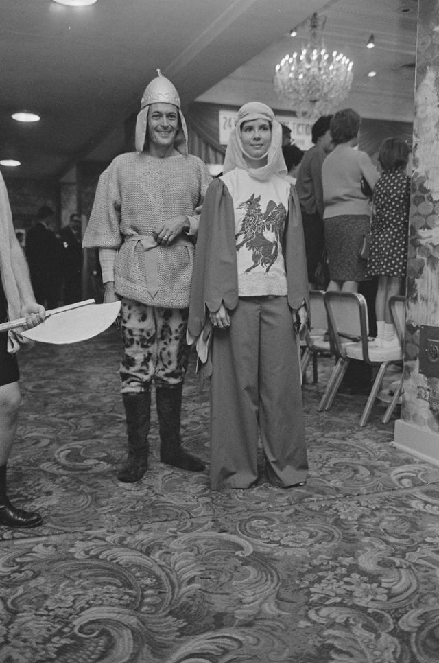 Science Fiction & Fantasy Costume Contestants Posing at the 24th World