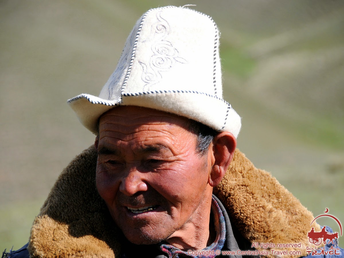Кыргызский колпак. Национальный головной убор киргизов. Бакай калпак киргизы. Шапка киргиза. Киргизская шапка АК-калпак.