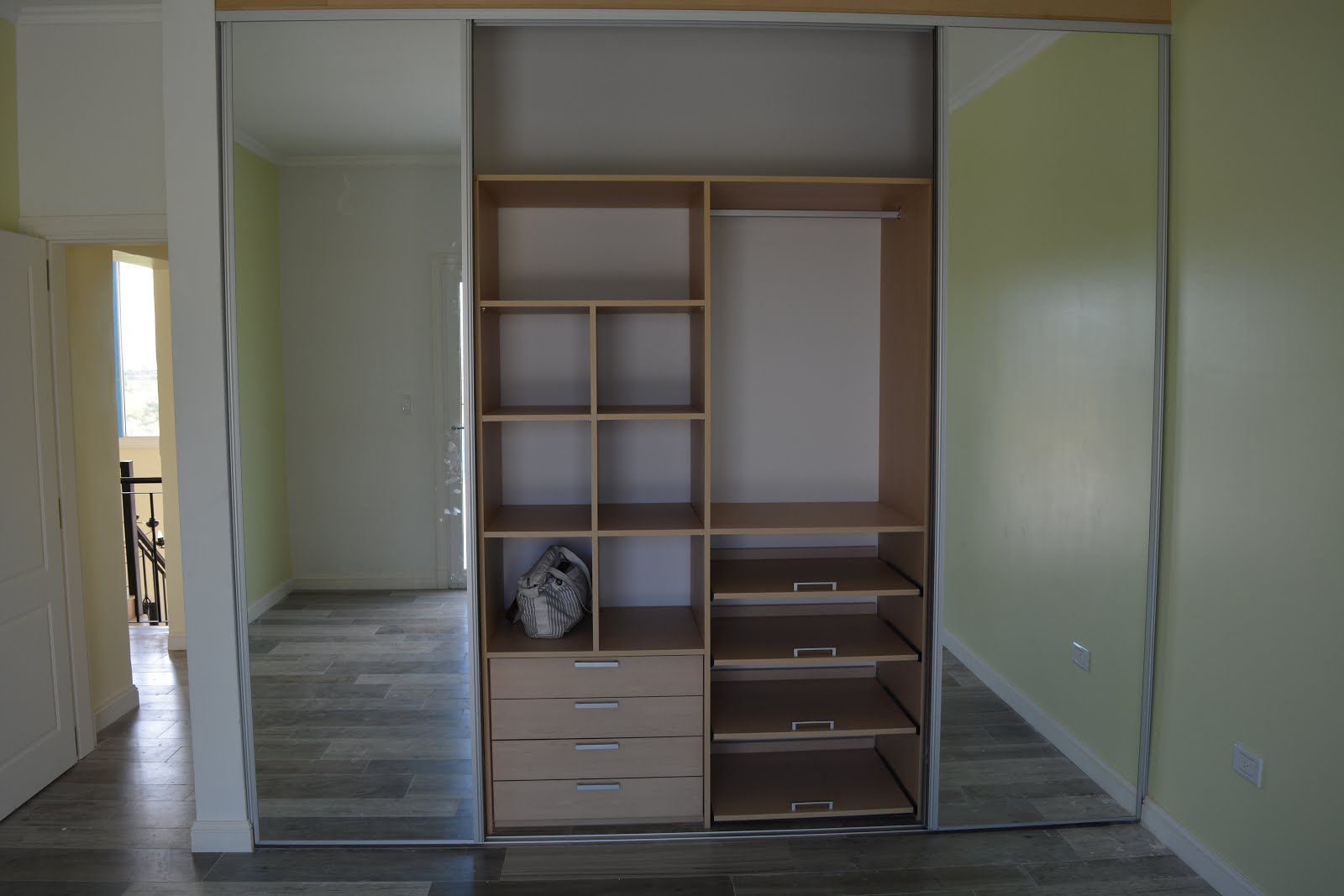 interioresyplacards@gmail.com