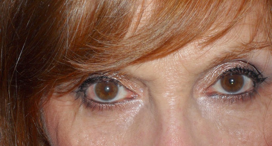 Imagen Ojos abiertos look queen of hearts