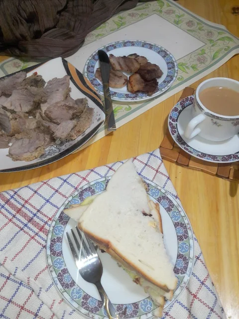 enjoy-sandwich-with-tea