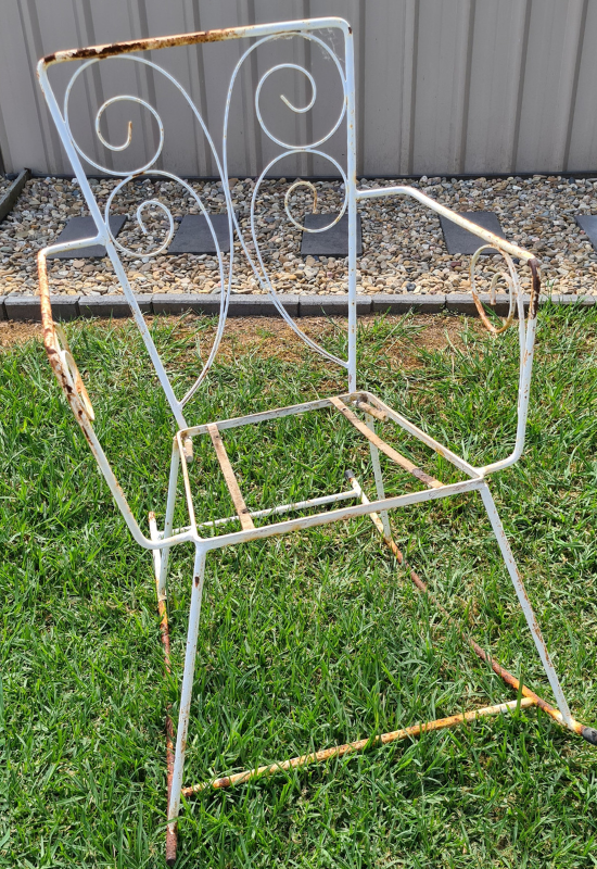 How to Upcycle Vintage Outdoor Patio Furniture to be Modern & on Trend