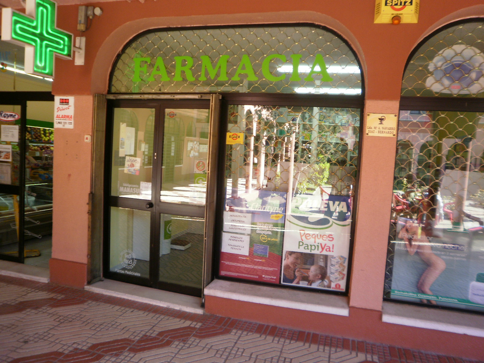 Centro Comercial Rosa Luxemburgo Aravaca Farmacia Lda. Mº Angeles Navarro DiazBernardo