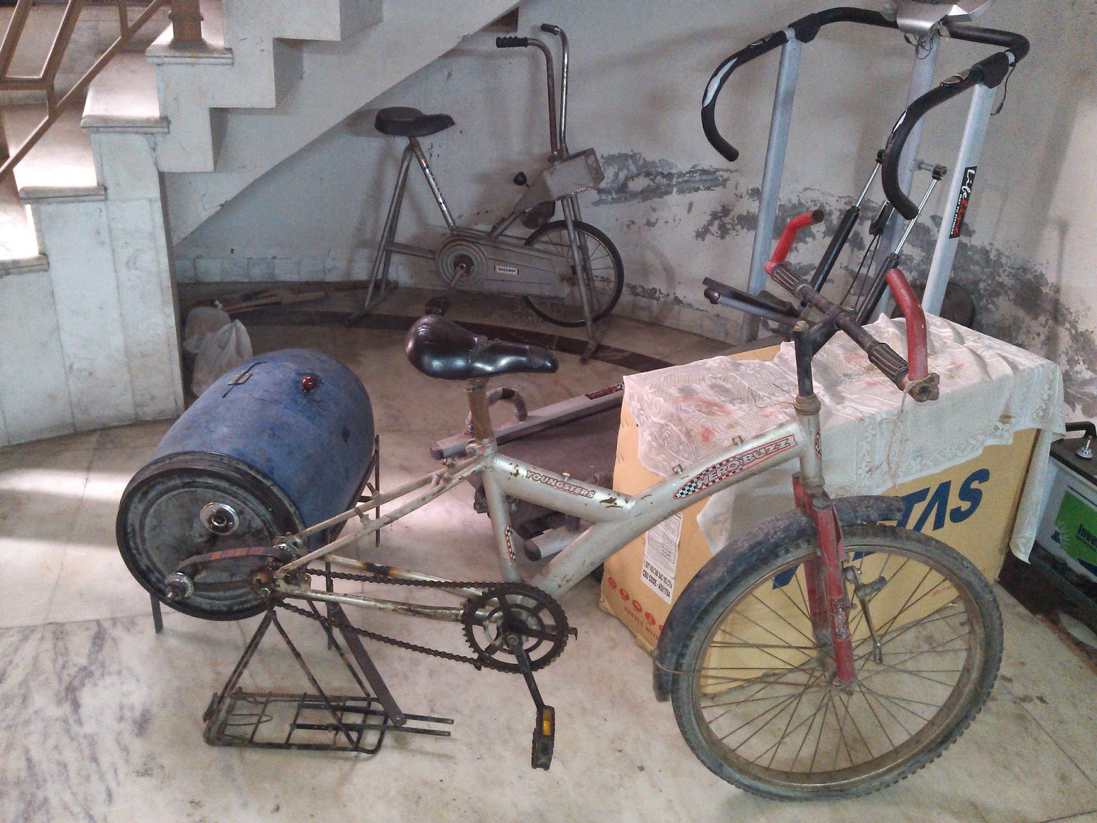 TechManiacsDIY Bicycle operated washing machine