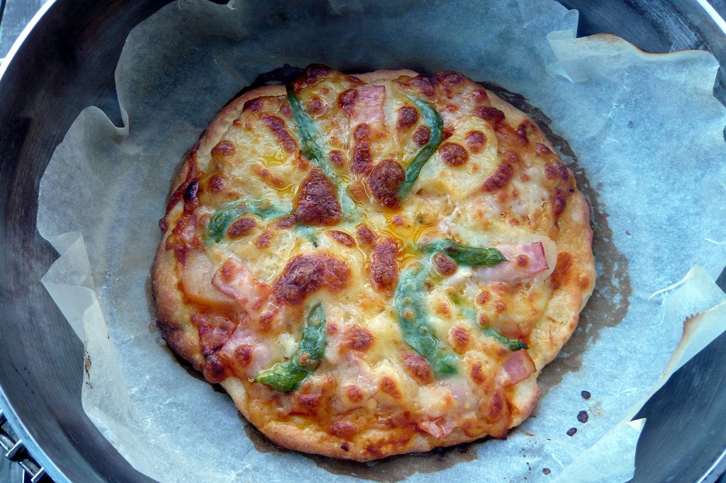 うはらの郷とキーウィの国 ダッチオーブン で ピザ を 焼いた レシピ
