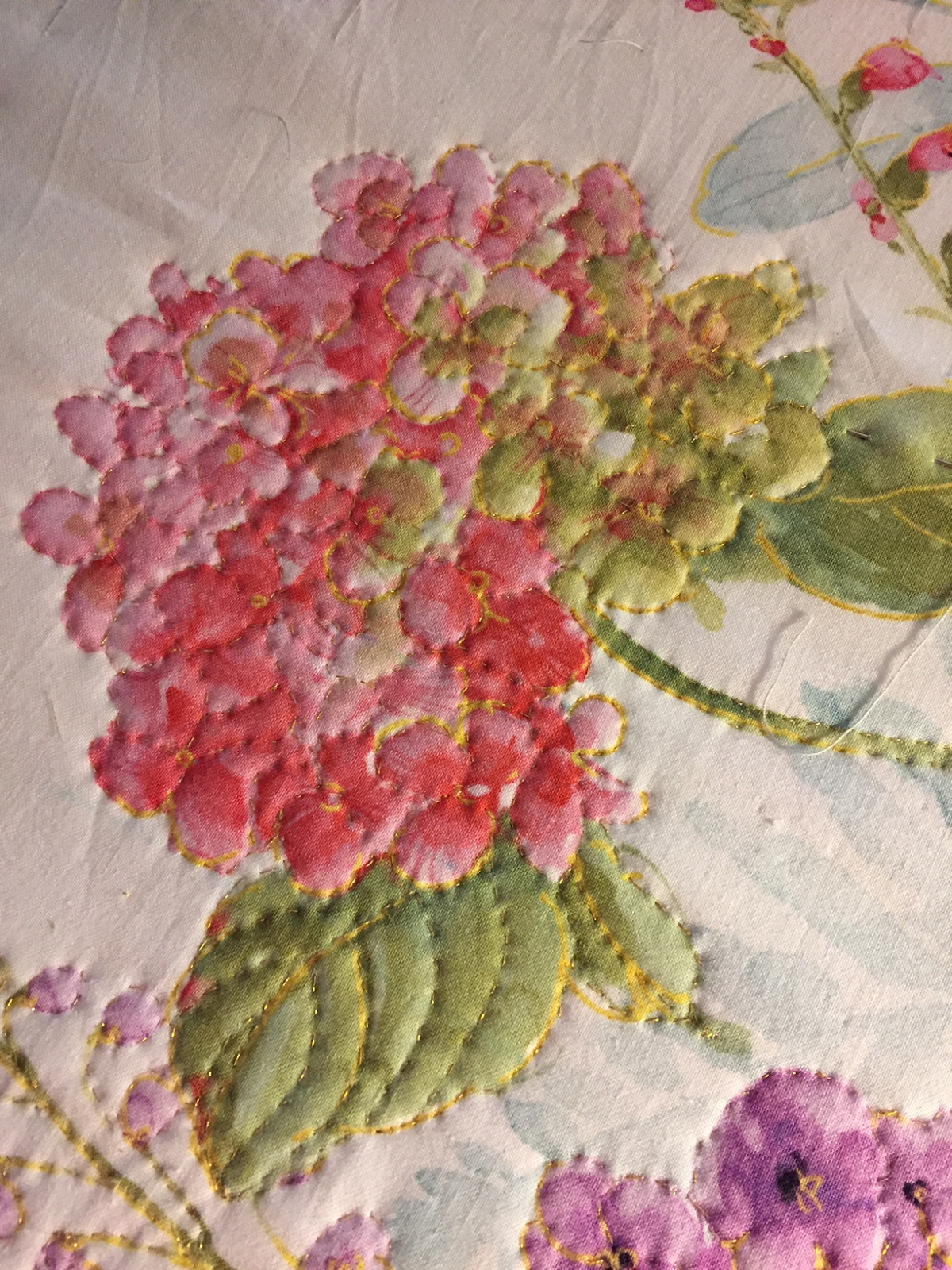 Stitchin' Friends Gold Metallic Thread quilting