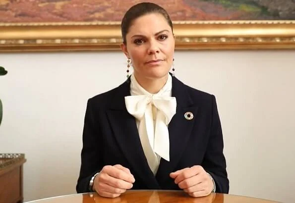 Crown Princes Victoria wore a molena navy blazer from Tiger of Sweden, and a white silk blouse, and childhood earrings from Sophie By Sophie