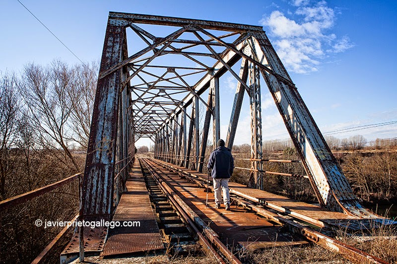 Tramo del GR-14 entre el monasterio de La Vid y Aranda de Duero. Burgos. Castilla y León. España. © Javier Prieto Gallego;