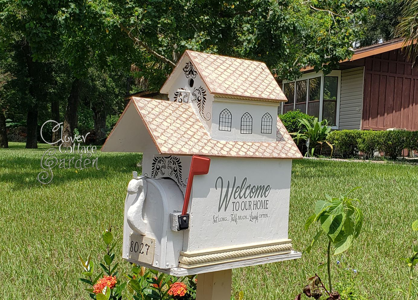 Clover Cottage Garden Birdhouse Mailbox