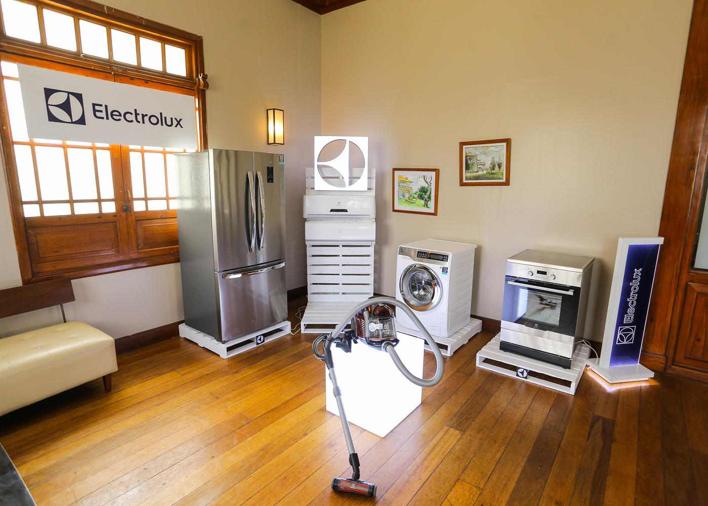 Create a Healthy Home with Electrolux The Electrolux UltimateCare Front Load Washing Machine Vita Inverter Split-Type Air Conditioner UltraFlex Vacuum Cleaner NutriFresh Inverter Refrigerator Cooking Range with Induction Cooktop & Electric Oven Cebu Philippines