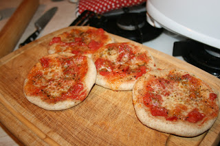 mini pizzas homemade