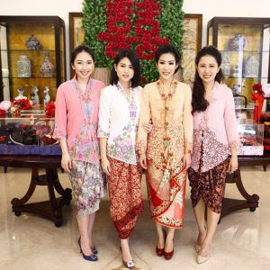 Kebaya Pesta Modern Model Encim Terbaru Kebaya Pesta Modern Model Encim Terbaru