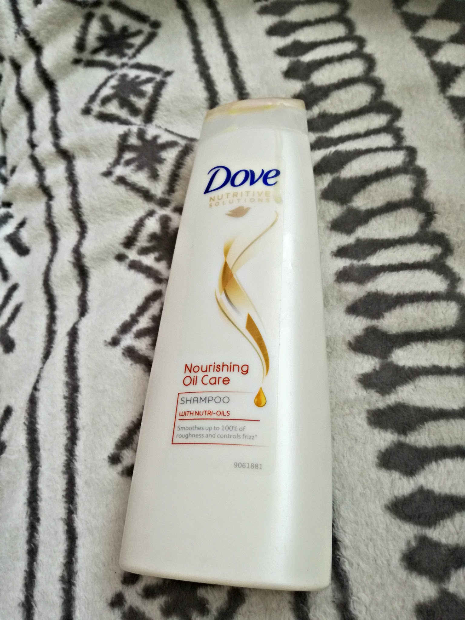 Szampon Dove dla włosów suchych i puszących się - recenzja