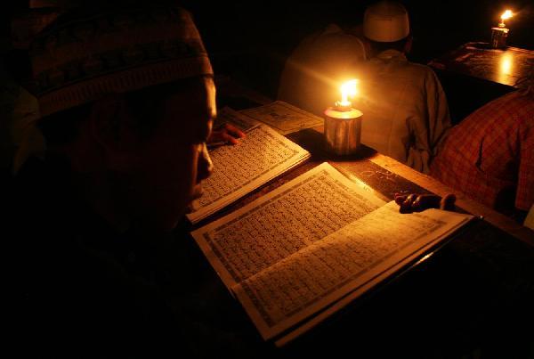 Ini Efeknya Jika Kita Rutin Membaca Al-Qur’an Usai Subuh dan Maghrib. MasyaAllah