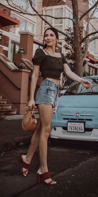 Searching for lightweight outfits to help you cooling off this summer? See 27 Must-have Everyday Summer Styles To Beat The Summer Heat. Summer Fashion via higiggle.com | mini skirt | #summeroutfits #cool #summerstyle #miniskirt