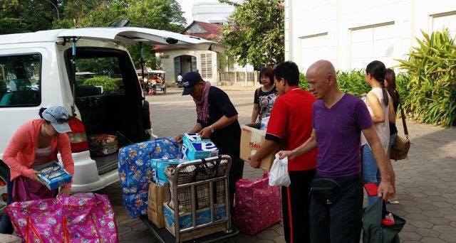 Singaporean Charity teams in Siem Reap