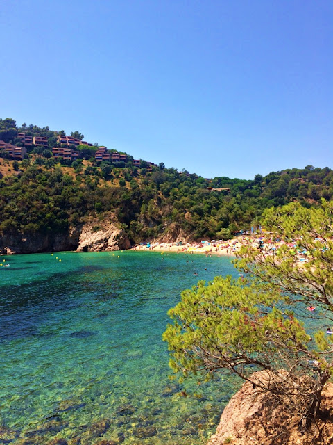 Gdzie na plażę? - top 3 urokliwych miejsc na Costa Brava w hiszpańskim regionie Katalonia? Costa Brava - jaką plażę wybrać? Najpiękniejsze plaże na Costa Brava w Hiszpanii. 