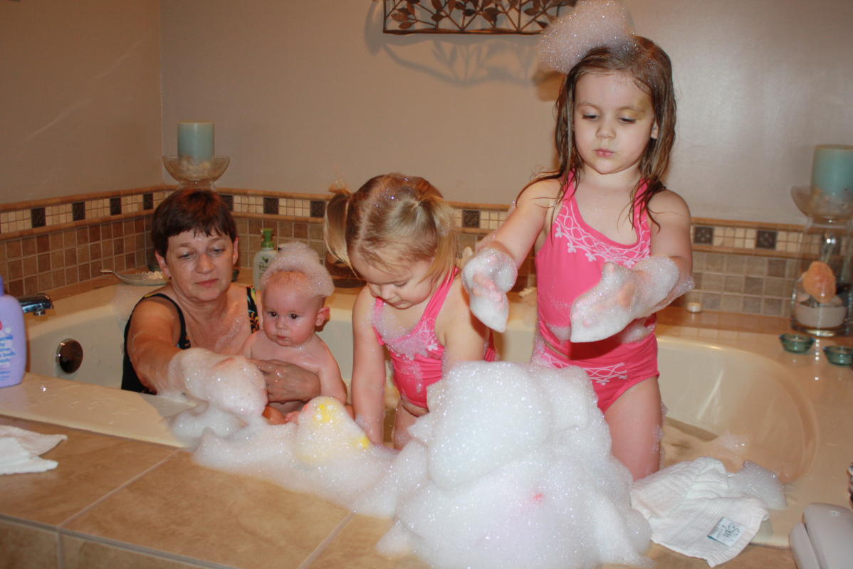 Lueker Munchkins Bubble Baths At Grammys House