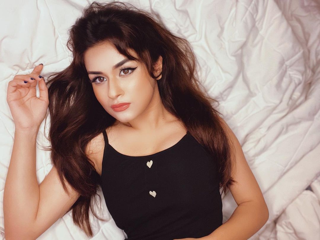 Avneet Kaur Hot Photos in Black dress outfit Navel Queens Avneet Kaur Hot Photos in Black dress outfit Navel Queens