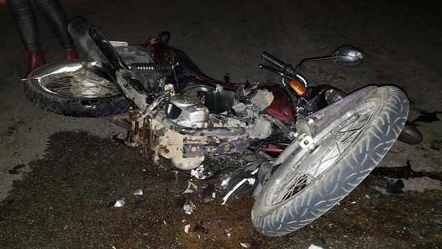Colisão entre moto e carro deixa casal ferido na BR-324, em Jacobina