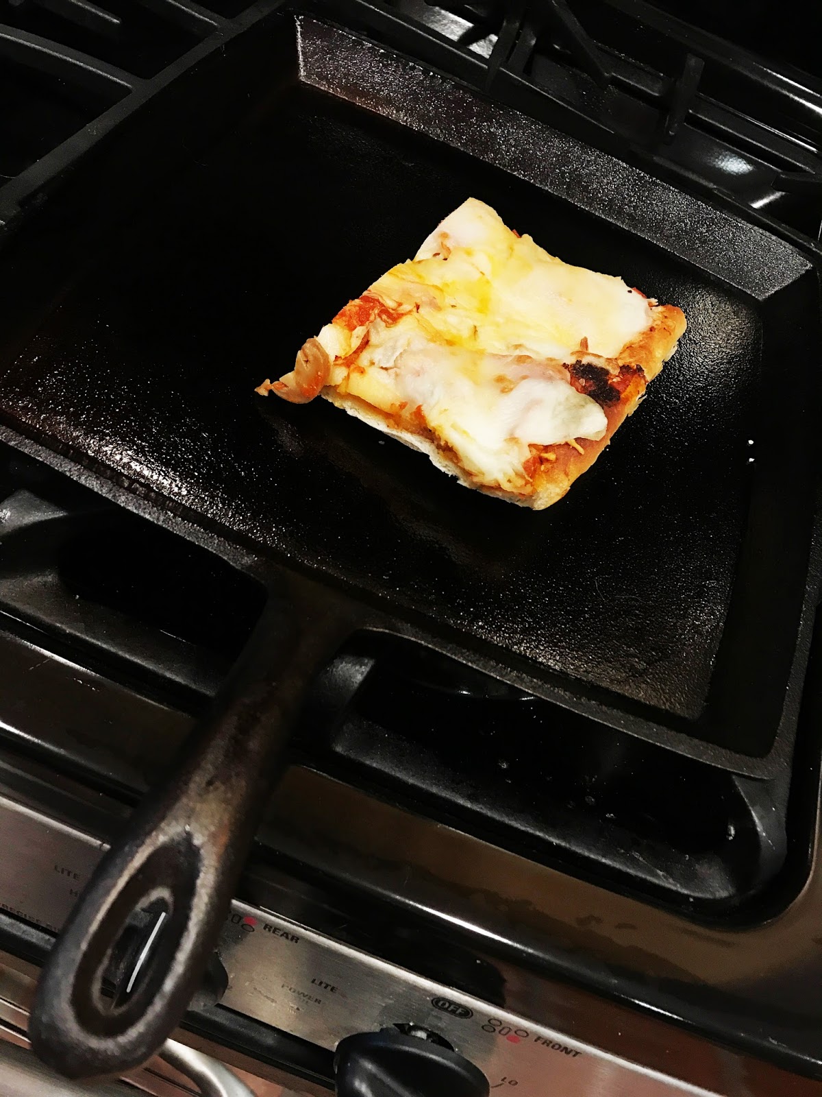 PIZZA WARM UP WITH CAST IRON TOPONAUTIC