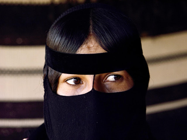 Jodi Cobb. “Bedouin woman, Riyadh”