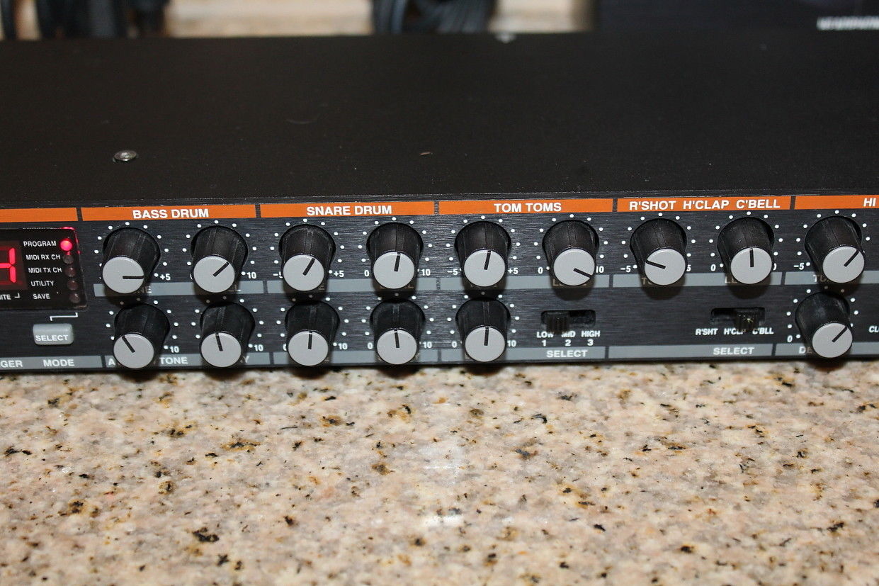 MATRIXSYNTH Novation Drum Station V2 SN 013496