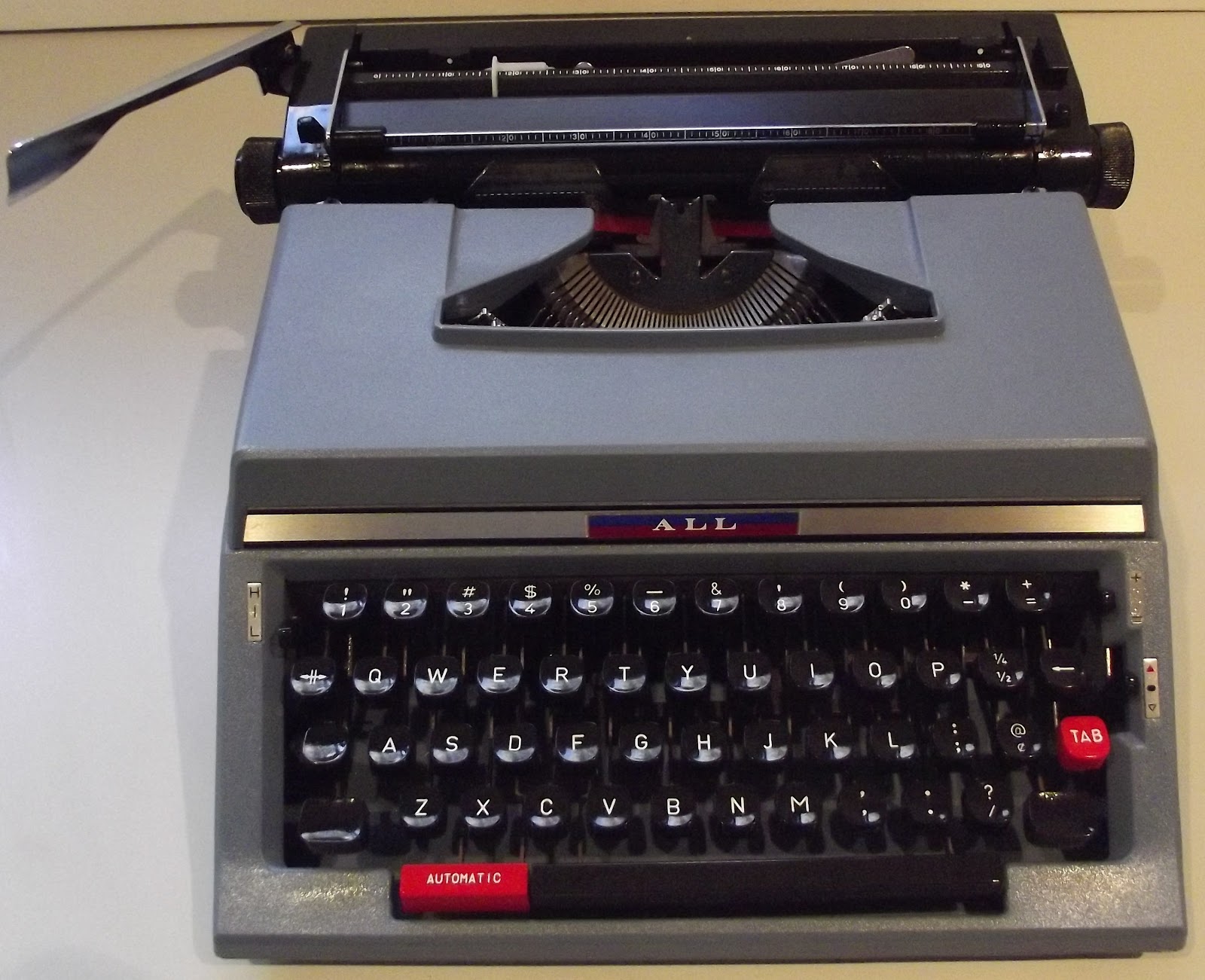 oz.Typewriter Nakajima Model 800 Typewriter The most surprising