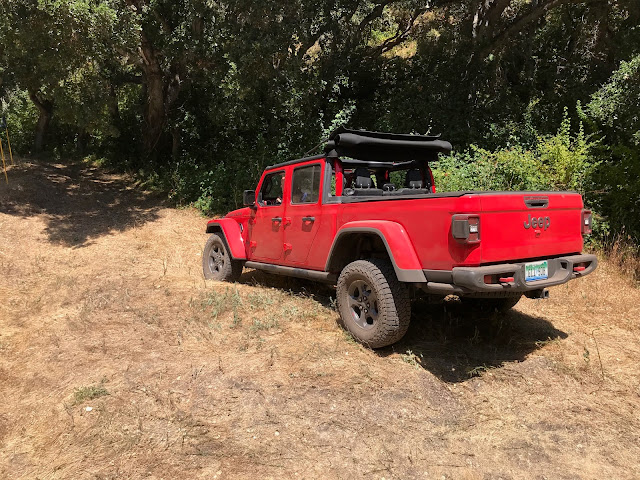 Rear 3/4 view of 2019 Jeep Gladiator Rubicon