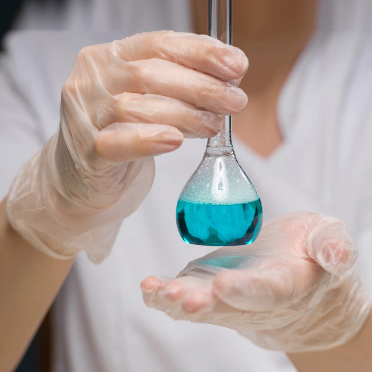 Nitrile Gloves vs Vinyl Gloves