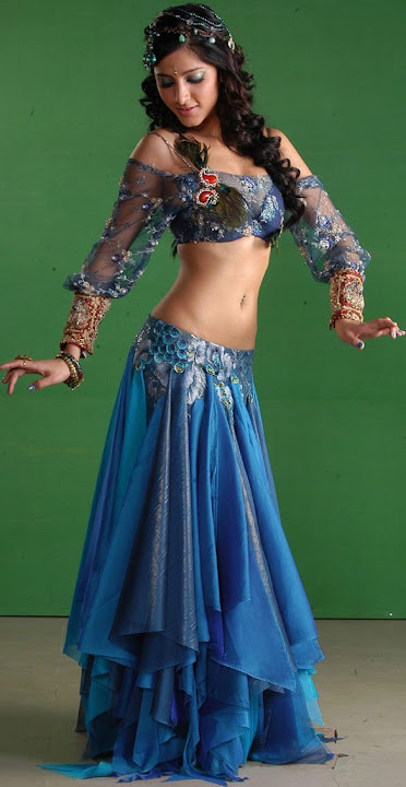 Shruti Hassan in Anaganaga O dheerudu