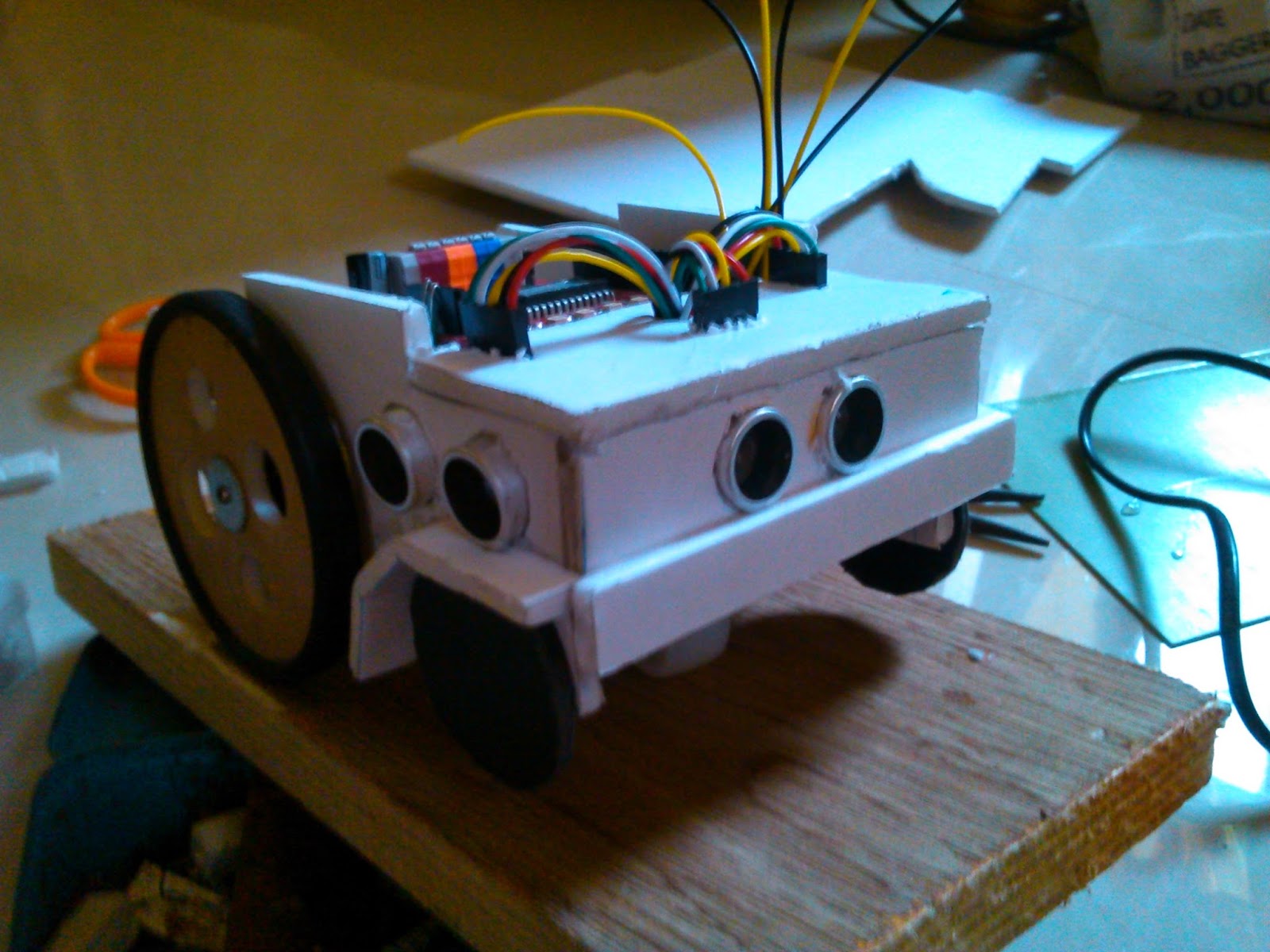 The Boring Life of SpookZ: Arduino Robot Part 1: Wall Follower