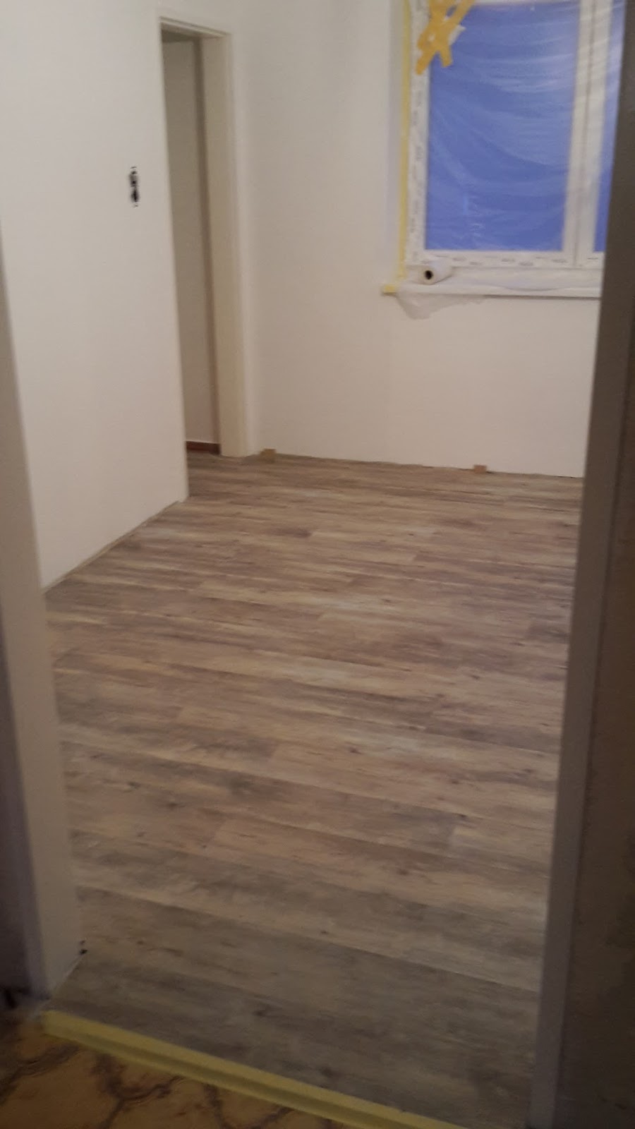 Küche - Installationen, Boden und Wände neu