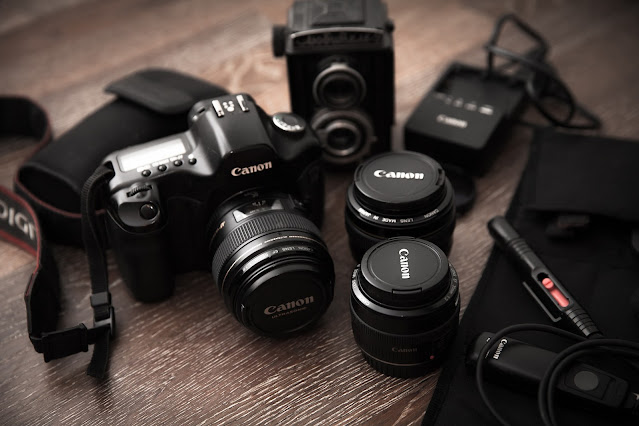 What are the factors that determine lens quality?
