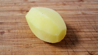 Pommes de terre tournée en pommes fondantes.