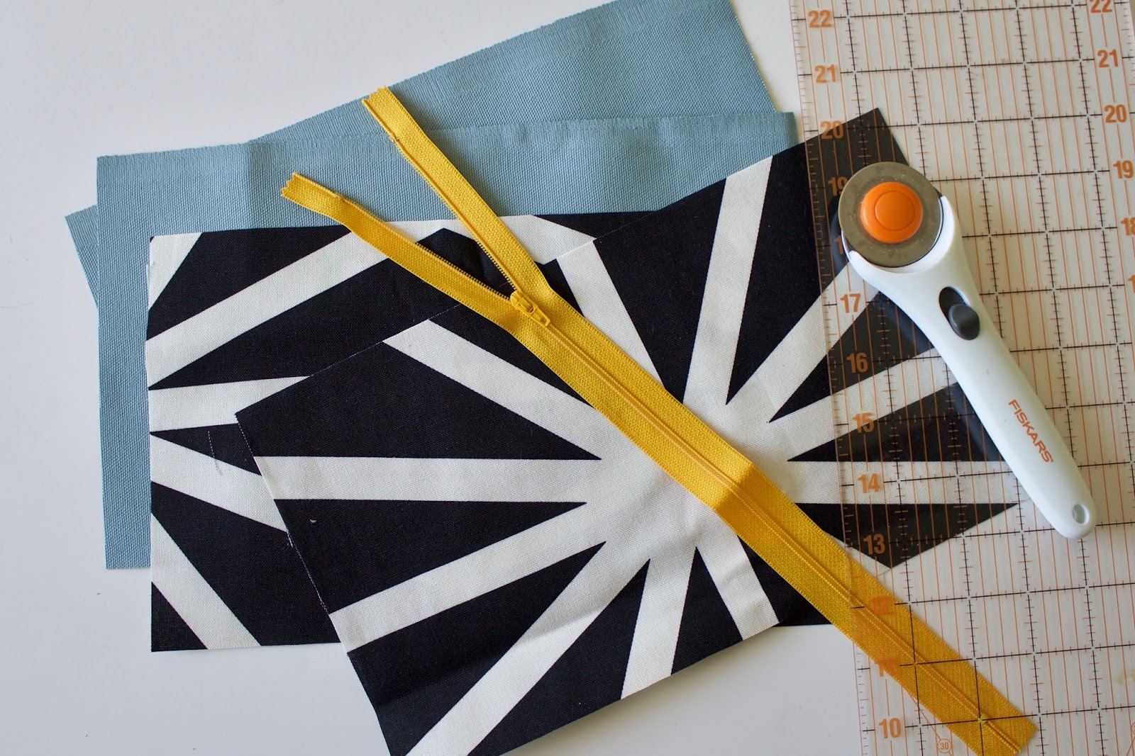 Easy lined zipper pouch tutorial and some exciting news! Hello Beautiful