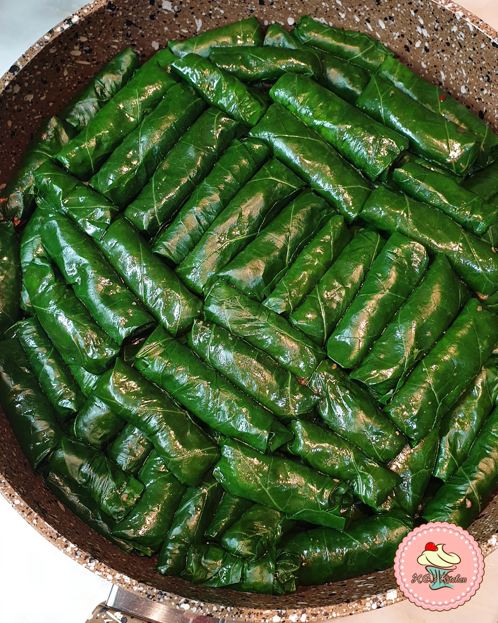 KARA LAHANA SARMASI ~ H.G.&rsquo;s Kitchen