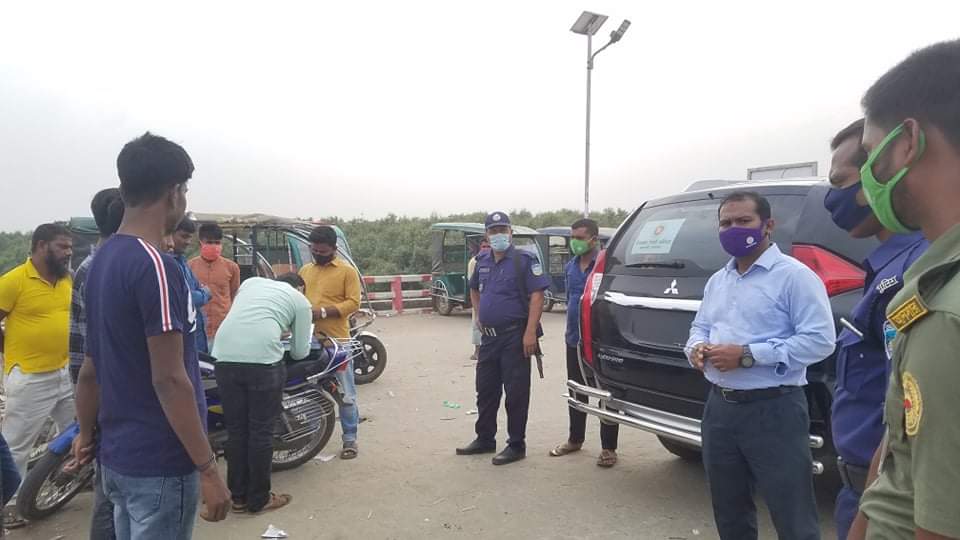 করোনা সংক্রমণ প্রতিরোধে উপজেলা প্রশাসনের অভিযান করোনা সংক্রমণ প্রতিরোধে উপজেলা প্রশাসনের অভিযান