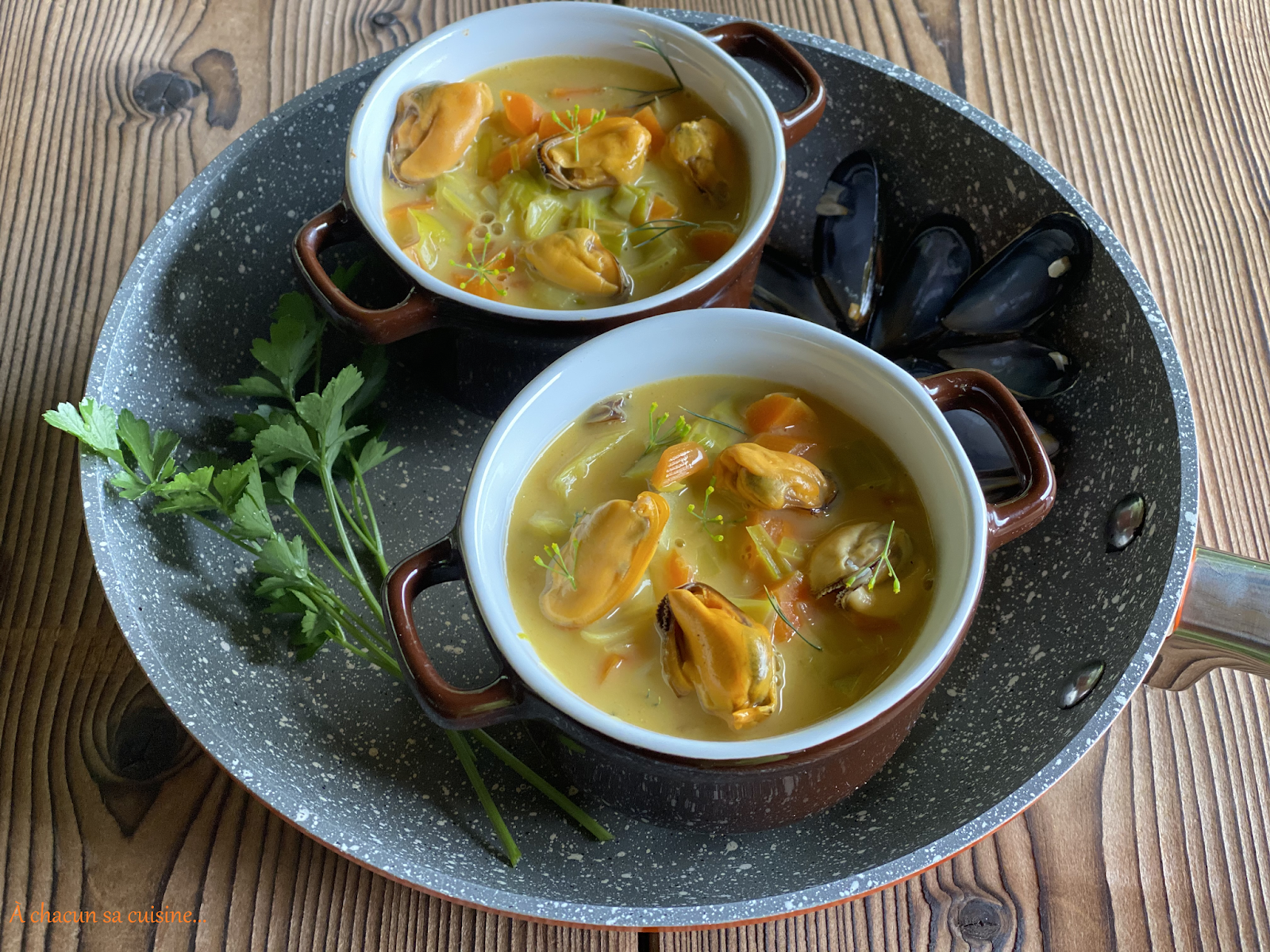 Cassolettes de moules poireaux et safran