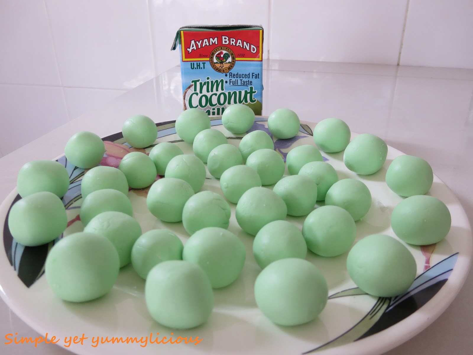 Simple yet yummylicious! Pandan Tang Yuan with Sago Pearls in Coconut Milk