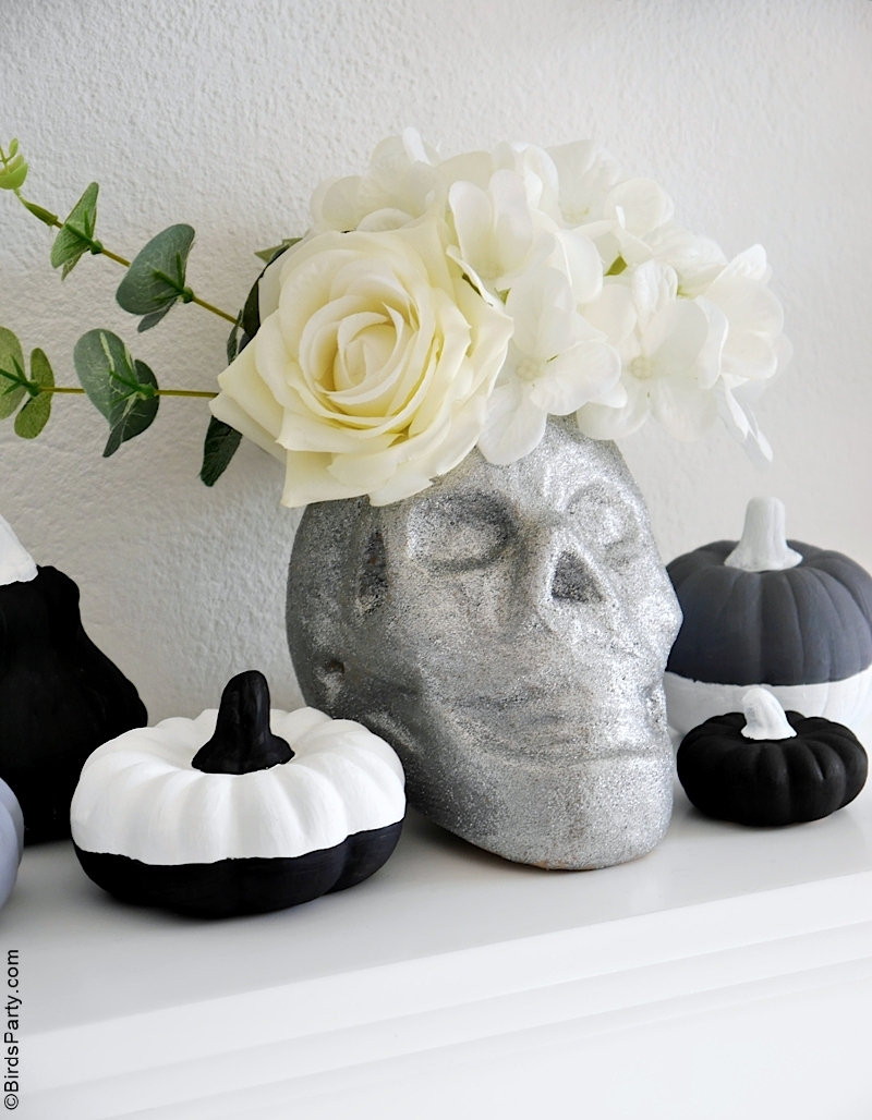 Halloween Mantel DIY Modern Decor -neutral, black and white monochrome craft projects for a easy and inexpensive Halloween decor! by BirdsParty.com @birdsparty #halloween #diy #decor #halloweendiy #halloweendecor #halloweenmantel #manteldecor #blackwhitehalloween