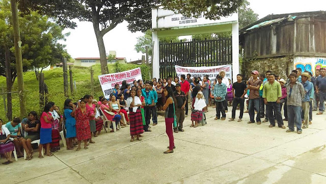 Cierran escuela por falta de profesores en la costa de Oaxaca