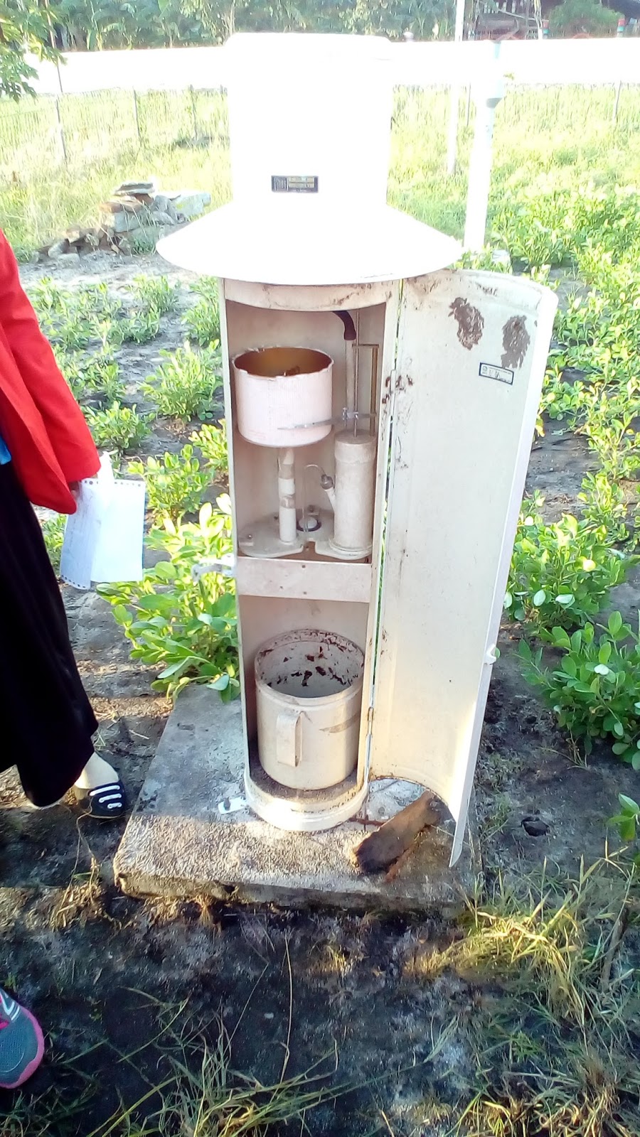 LAPORAN PRAKTIKUM AGROKLIMATOLOGI: Pengenalan Alat-alat Klimatologi