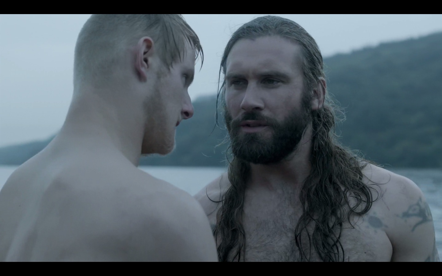 Vikings 2x08 - Alexander Ludwig & Clive Standen.