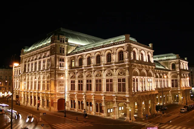 دار الأوبرا في فيينا  Vienna State Opera