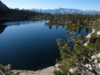 Der tiefblaue Grouse Lake