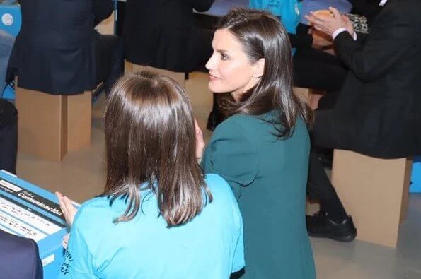 Queen Letizia wore a new suit and a silk blouse by Hugo Boss. Her shoes were by Magrit